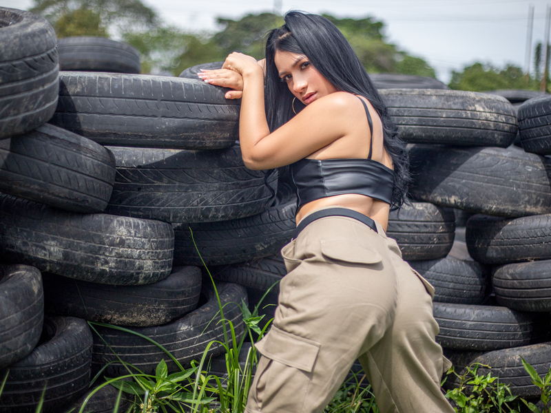 Live sex webcam photo for HellenLylee #3279482