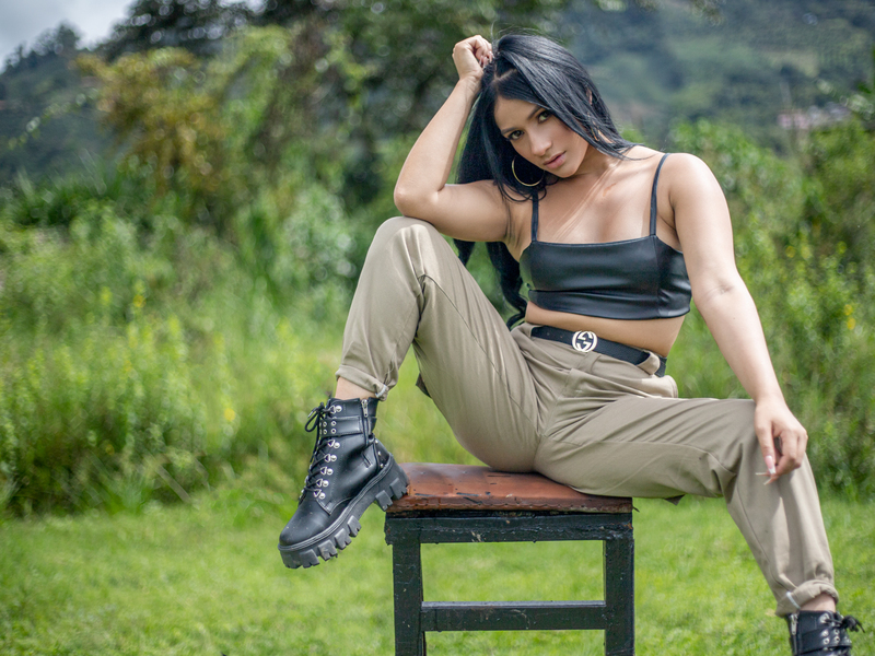 Live sex webcam photo for HellenLylee #3279481