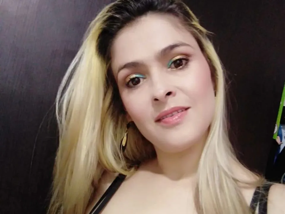 Live sex webcam photo for LunaaThompson #3235966