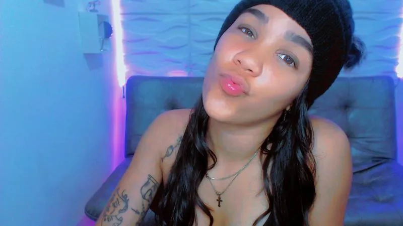Live sex webcam photo for KyleFox18 #3265371
