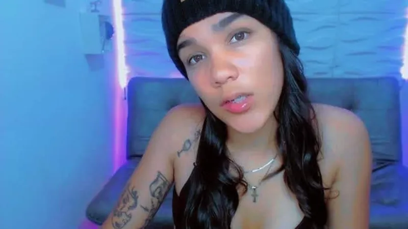 Live sex webcam photo for KyleFox18 #3265384