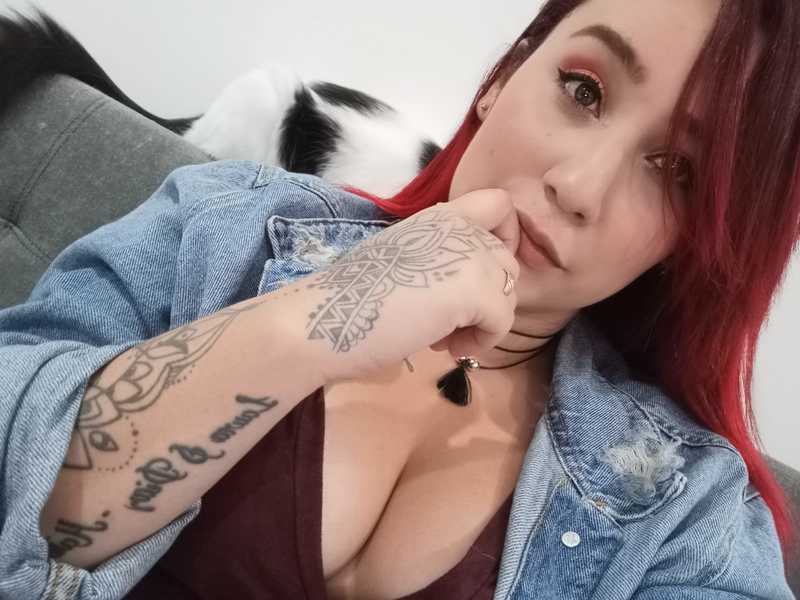 Live sex webcam photo for EmmaJhonnss #3241709