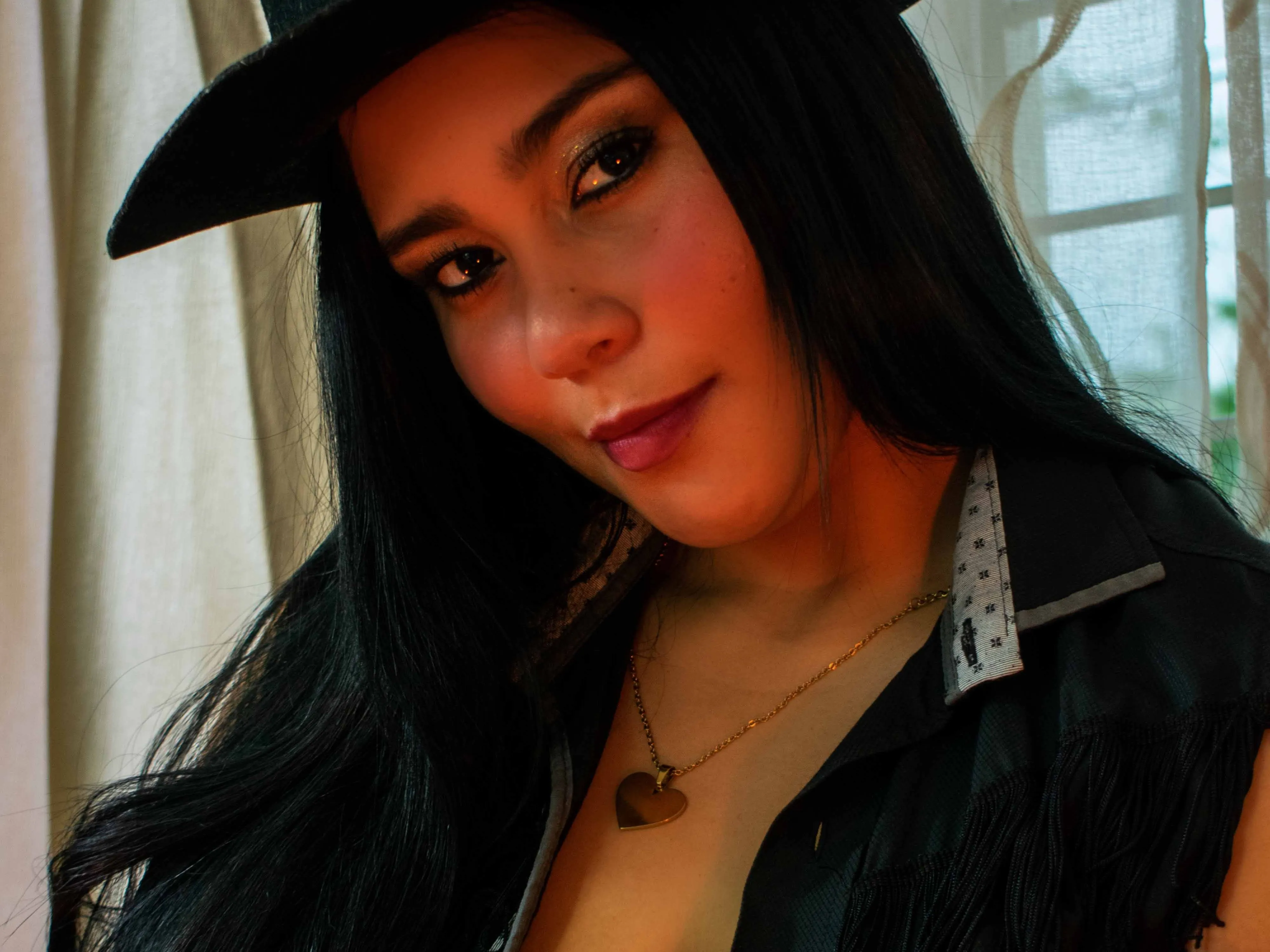 Live sex webcam photo for CurvyDelicioux #4190799