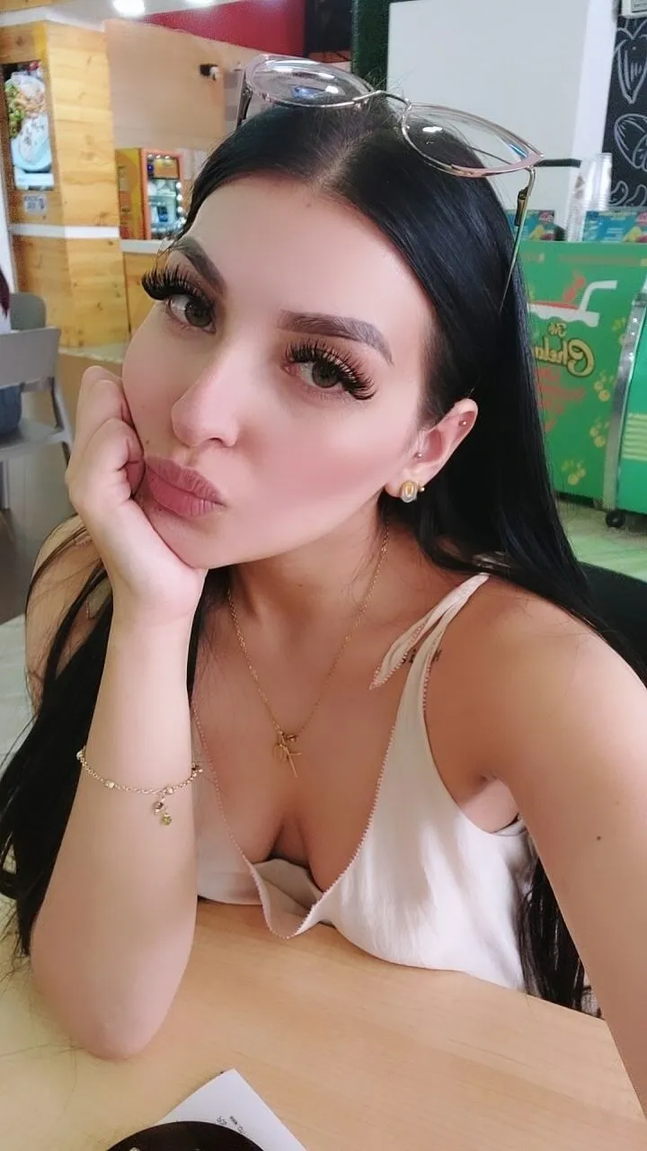 Live sex webcam photo for ArianaCortes #7777721