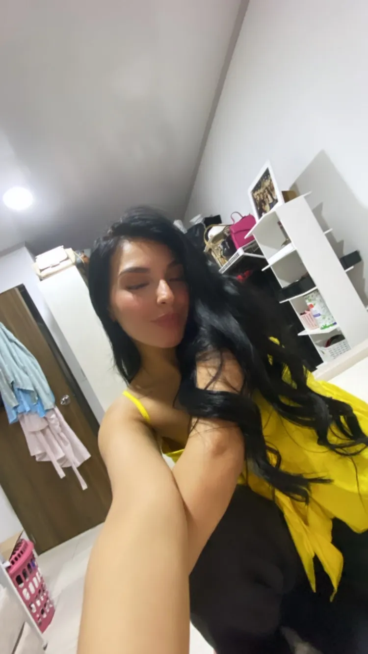Live sex webcam photo for ArianaCortes #7779390