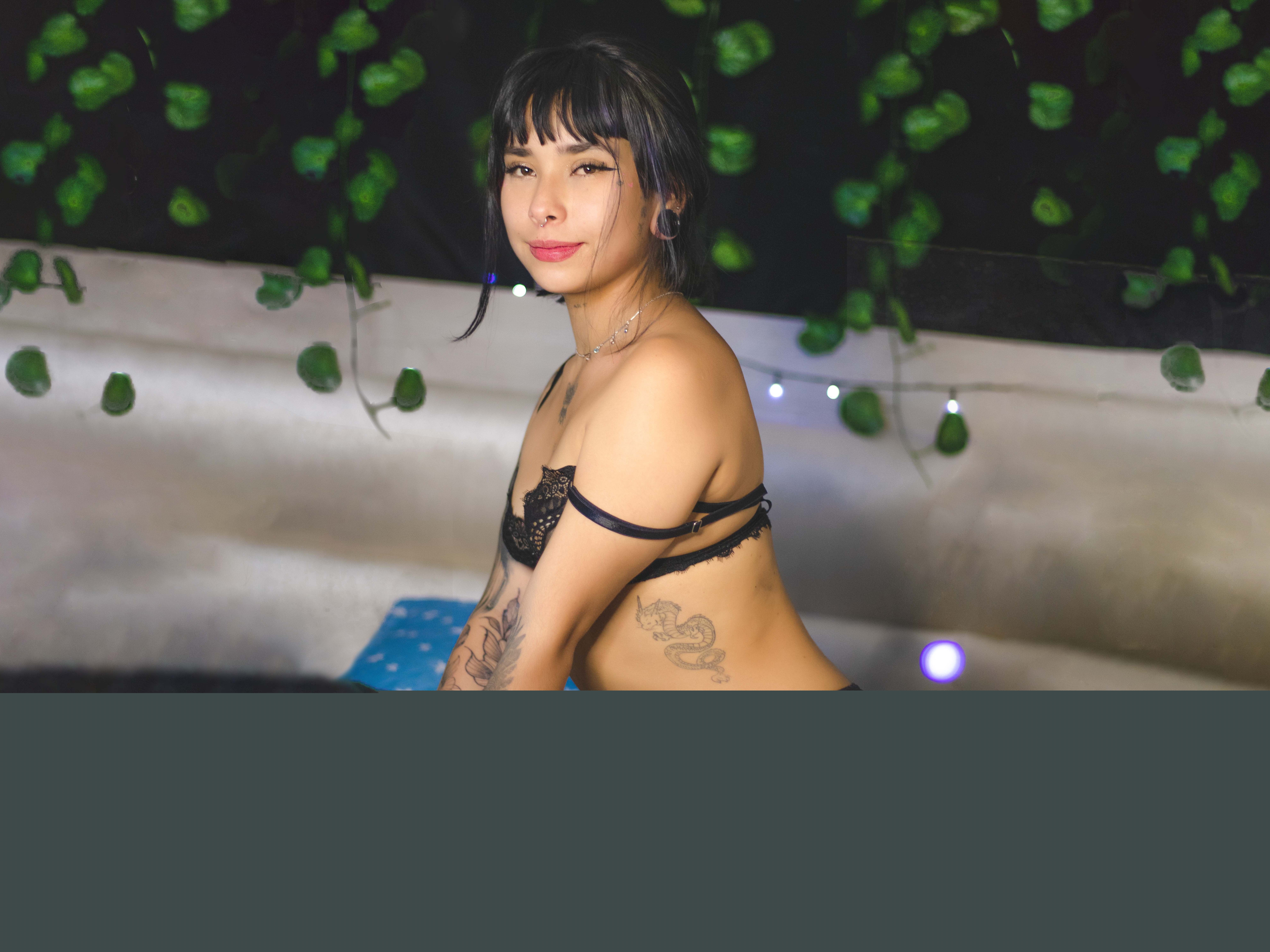 Live sex webcam photo for EmiilyFoster #3554374