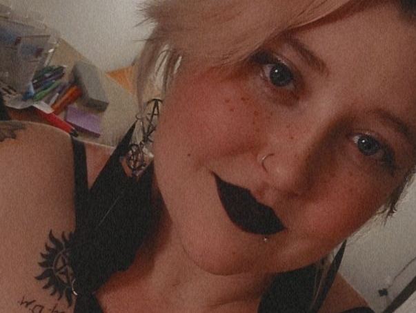 Live sex webcam photo for GlitterGirl616 #3346727