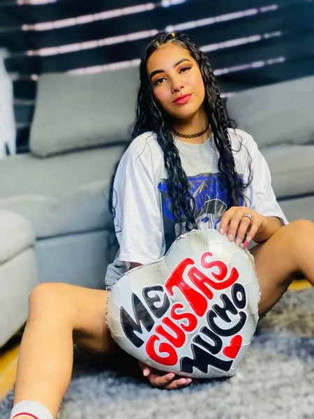 Live sex webcam photo for Megan77 #3264696