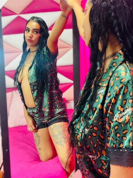 Live sex webcam photo for Megan77 #3264736