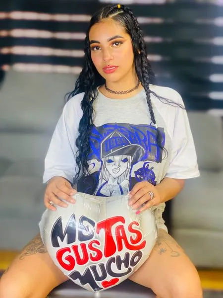 Live sex webcam photo for Megan77 #3264711