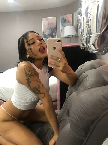 Live sex webcam photo for SarahMillerr #3298080