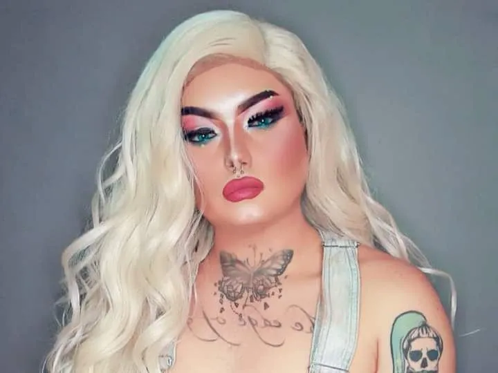 Live sex webcam photo for MackenzieRoseRoyal #3254799