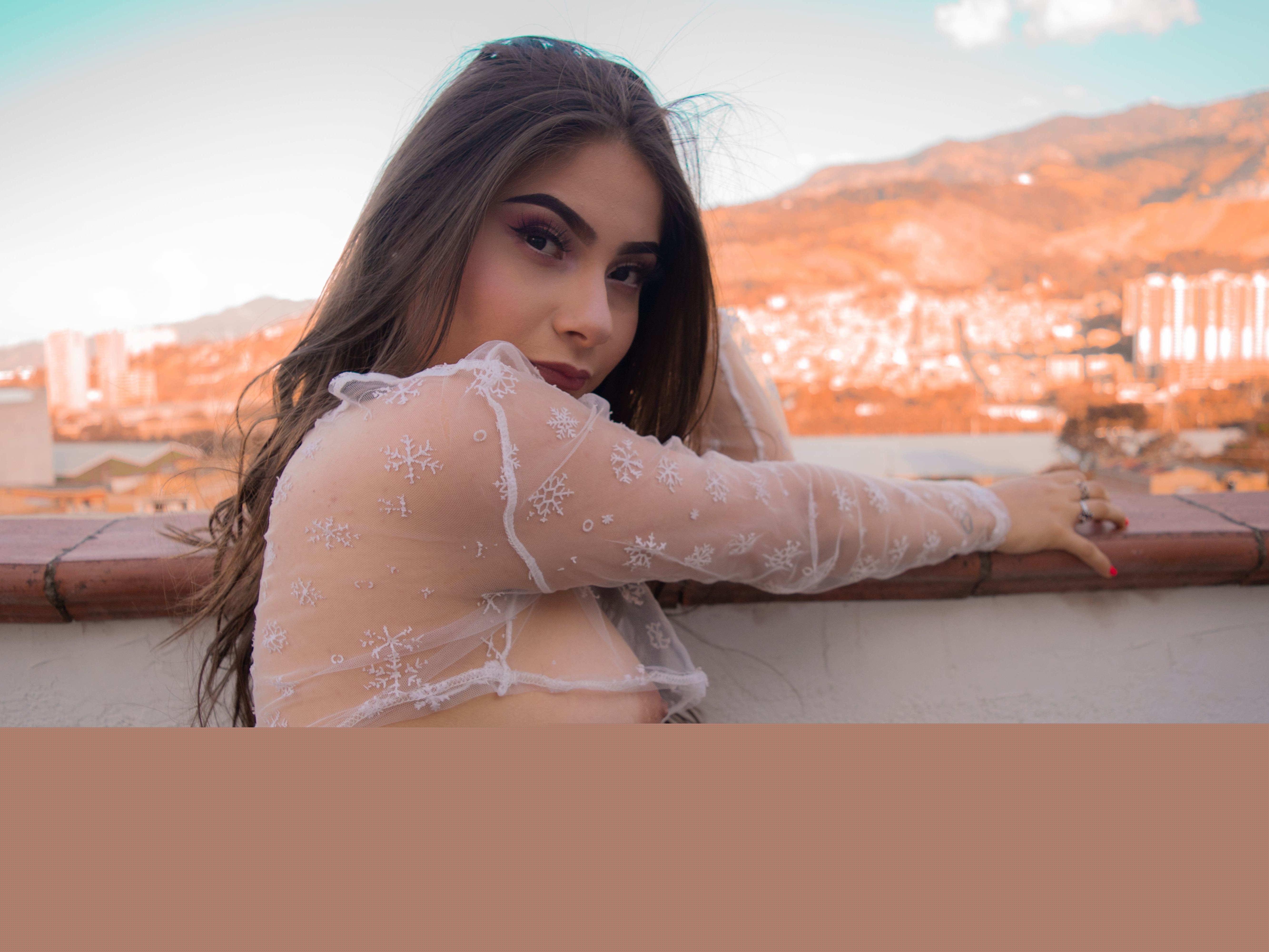 Live sex webcam photo for EmilyKitten #3850127