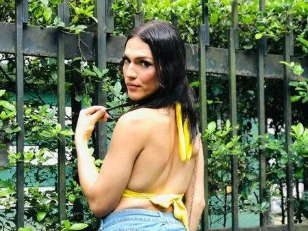 Live sex webcam photo for Emelyhornyts #3261564