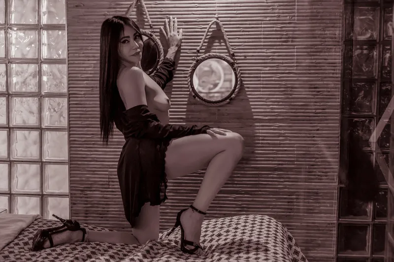 Live sex webcam photo for Helenhard #4082249