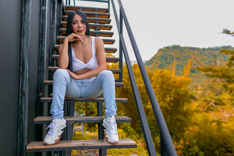 Live sex webcam photo for Helenhard #4082210