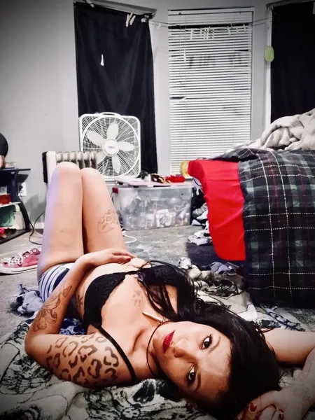 Live sex webcam photo for arahMoans #3321470