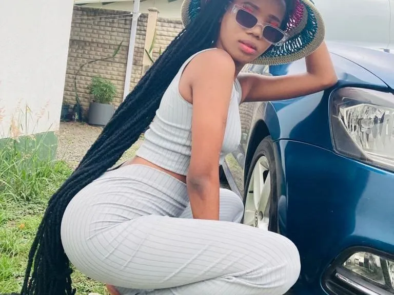 Live sex webcam photo for YellowBabe #3261449