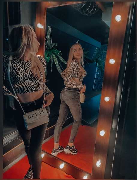 Live sex webcam photo for Bllaiir #3284533