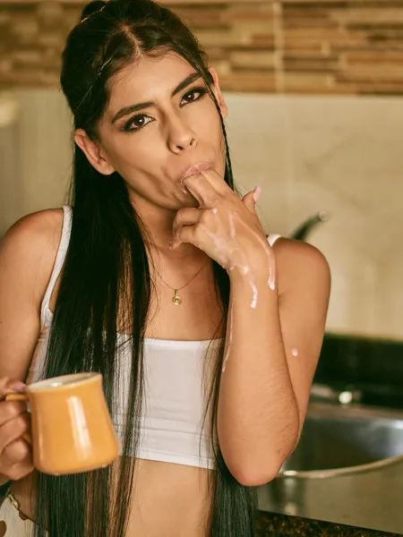 Live sex webcam photo for SofiaDunn #3408579