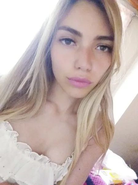 Live sex webcam photo for amyferrer #3492378