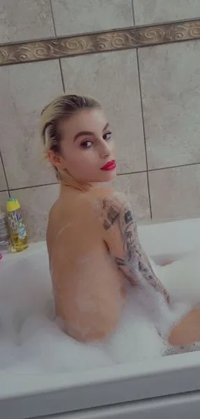 Live sex webcam photo for KasiaGraziela18 #3444648