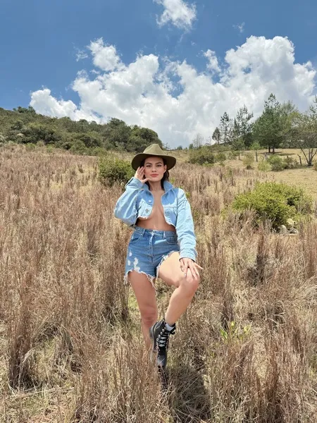 Live sex webcam photo for ValerieAndrade #6137663