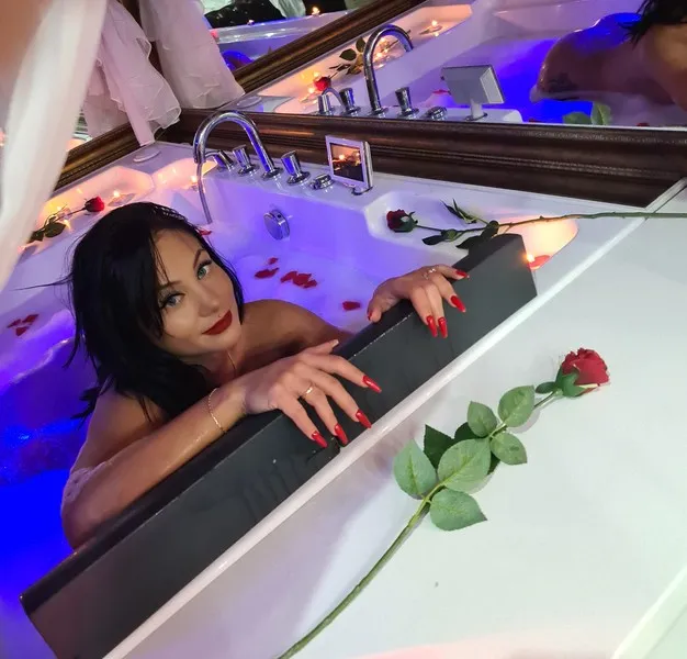 Live sex webcam photo for HAAZELxx #3296679