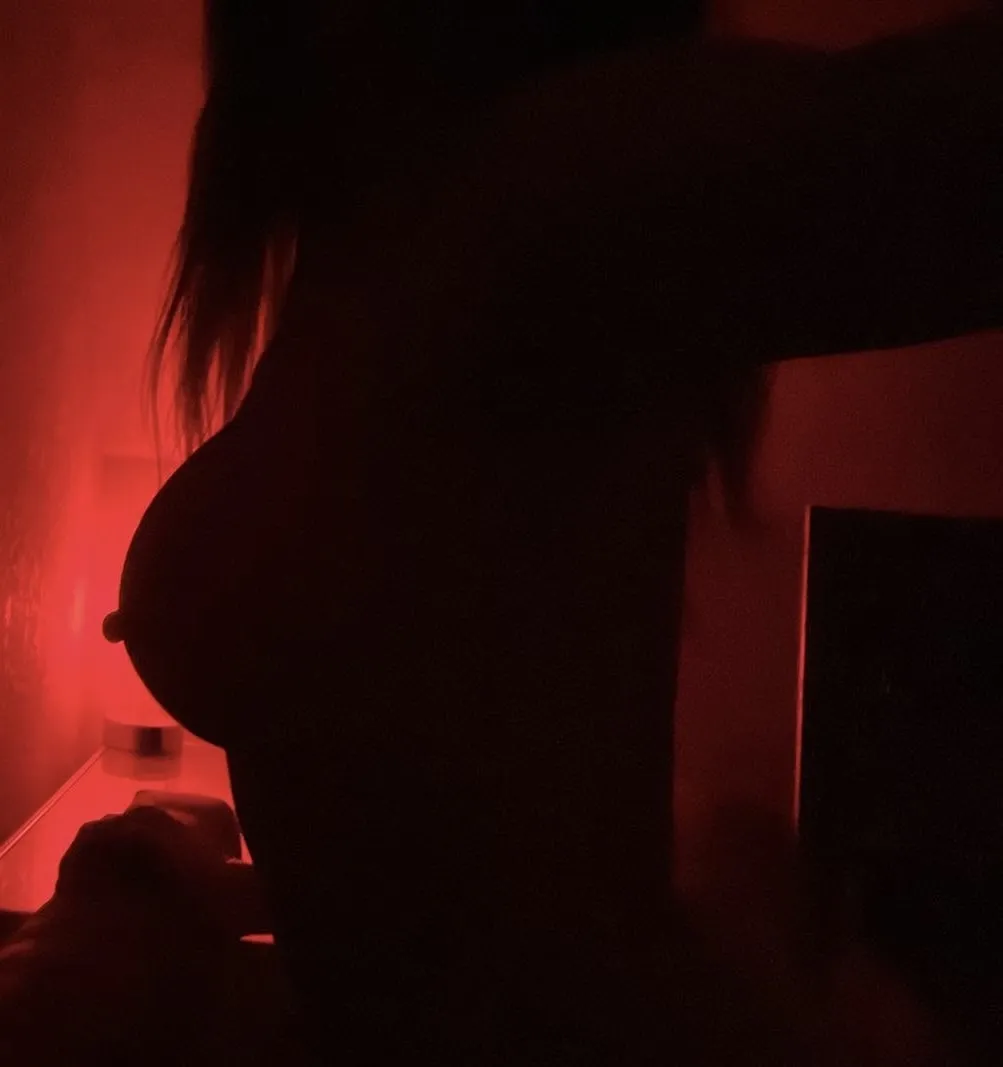 Live sex webcam photo for DirtyDaisyLou #7886010