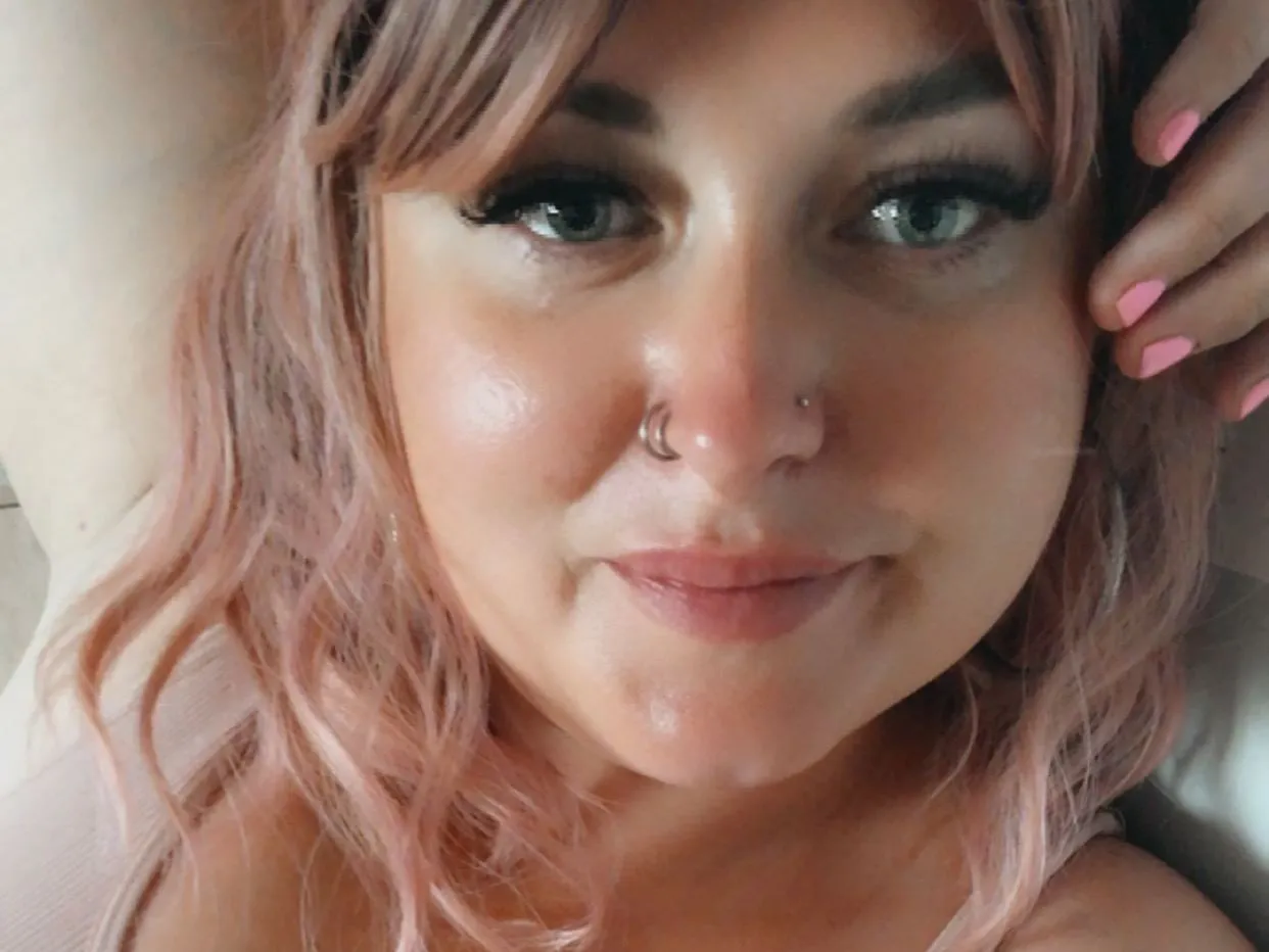 Live sex webcam photo for HarleyRoseUK #3337351