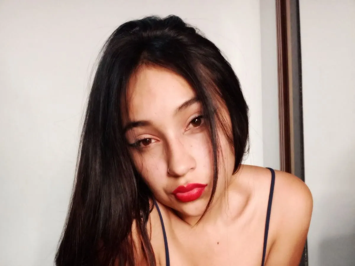 Live sex webcam photo for MiiaMM18 #3275990