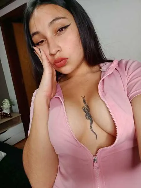 Live sex webcam photo for MiiaMM18 #3290560