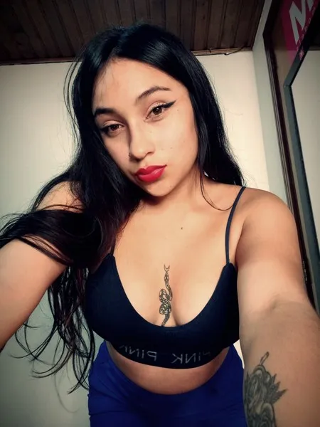 Live sex webcam photo for MiiaMM18 #3281624