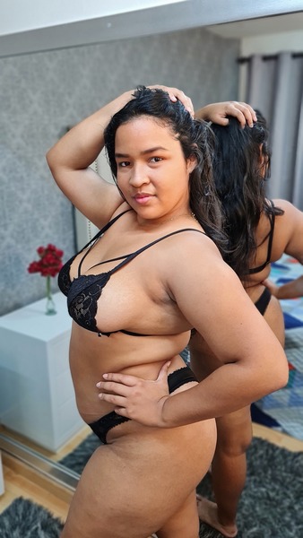 Live sex webcam photo for LittleMoon24 #3280145