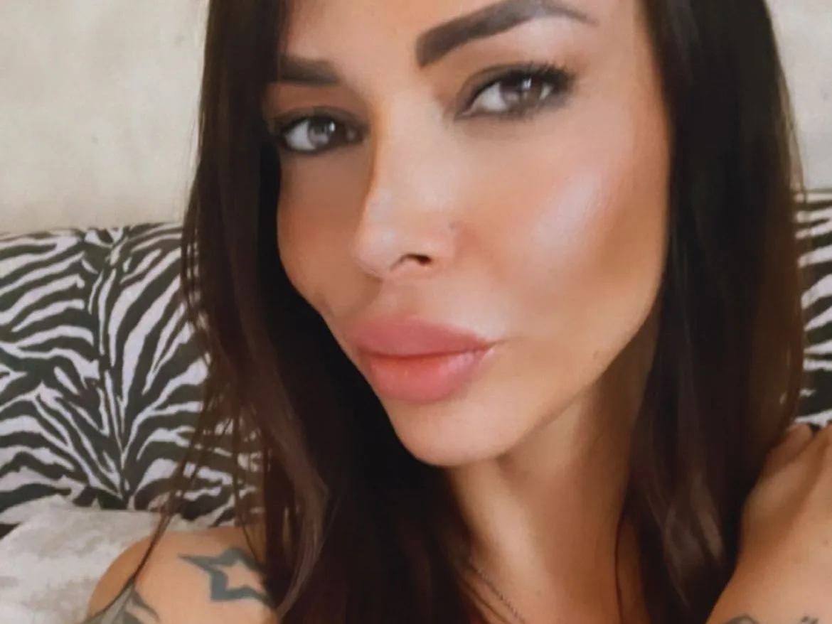 Live sex webcam photo for MissAthenaInk #3301499