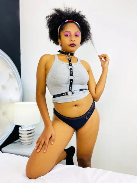 Live sex webcam photo for LolaValencia #3335367