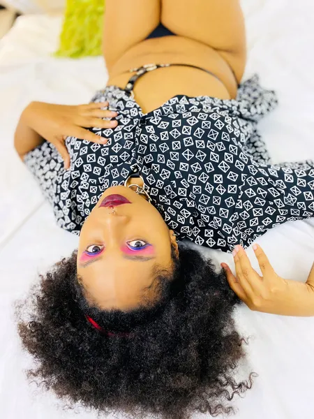 Live sex webcam photo for LolaValencia #3335366
