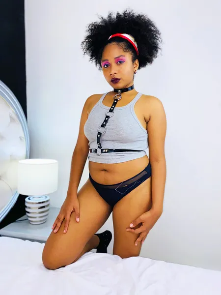 Live sex webcam photo for LolaValencia #3335368
