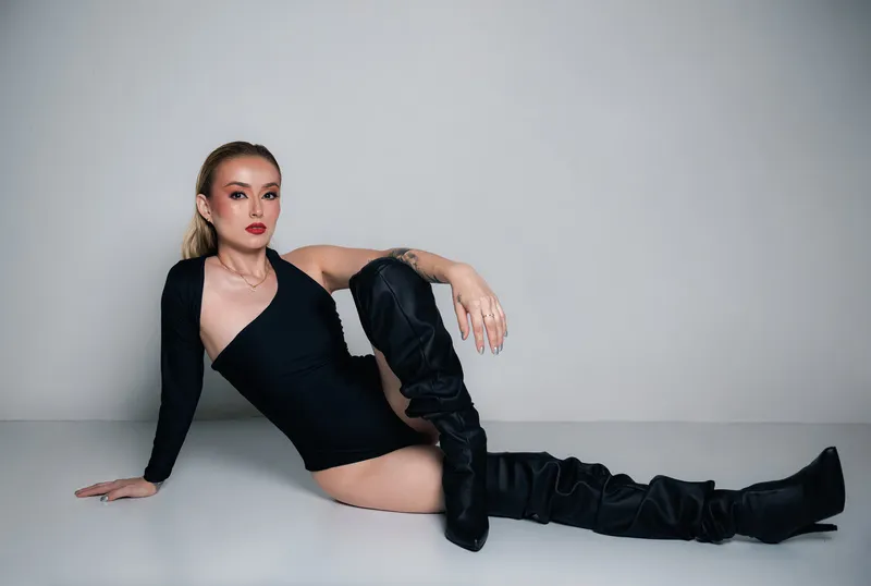 Live sex webcam photo for SarahRosen #3829037