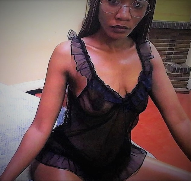 Live sex webcam photo for PetitePrettyPlum #3439199