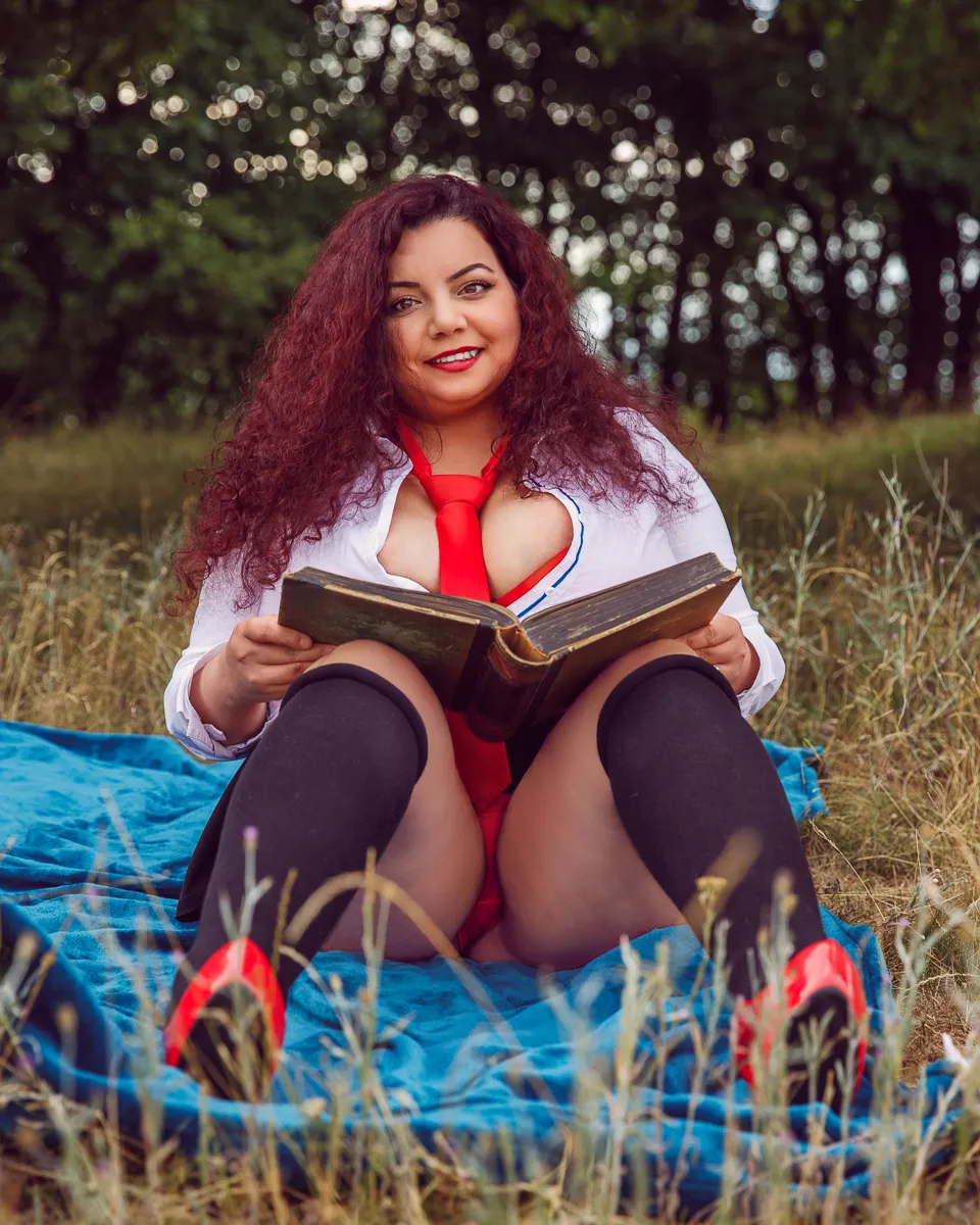 Live sex webcam photo for MiryamInes #7476159