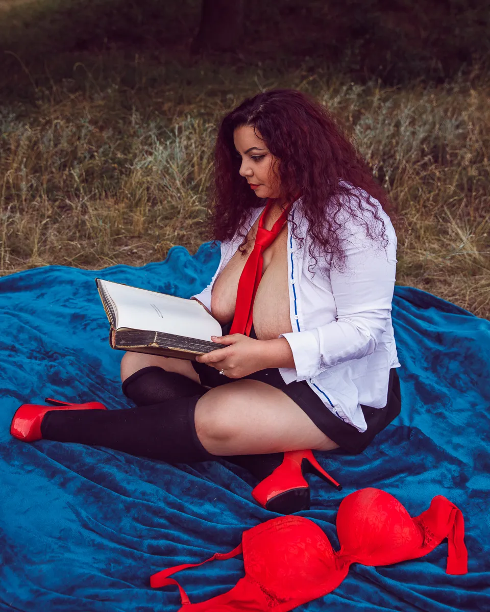 Live sex webcam photo for MiryamInes #7476170