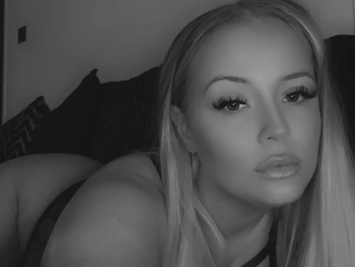 Live sex webcam photo for BlondeMissGee #3901399