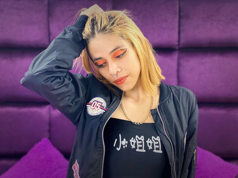 Live sex webcam photo for HadyySquirtt #3303941