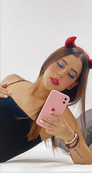 Live sex webcam photo for LiaWall #3677519