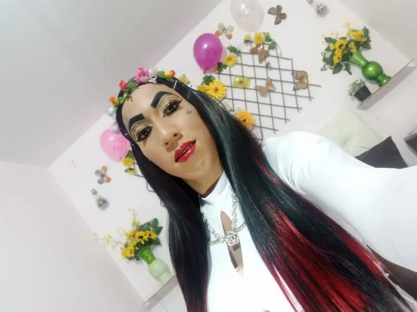 Live sex webcam photo for KarolDirtyHot #3290512