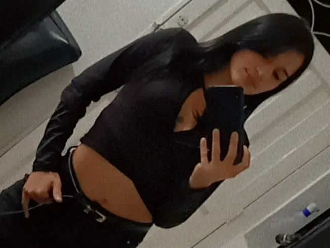 Live sex webcam photo for AlessaHood #3296423