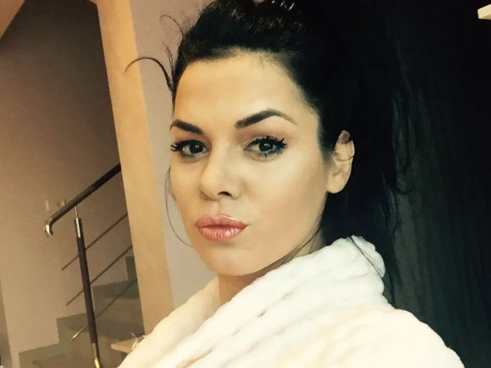 Live sex webcam photo for SellySquirt #3294779