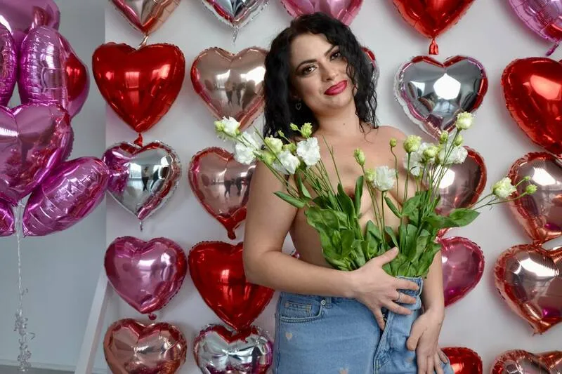 Live sex webcam photo for ArianaAlexis #4075734