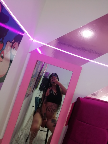 Live sex webcam photo for RoxxxyBigAss #3385000